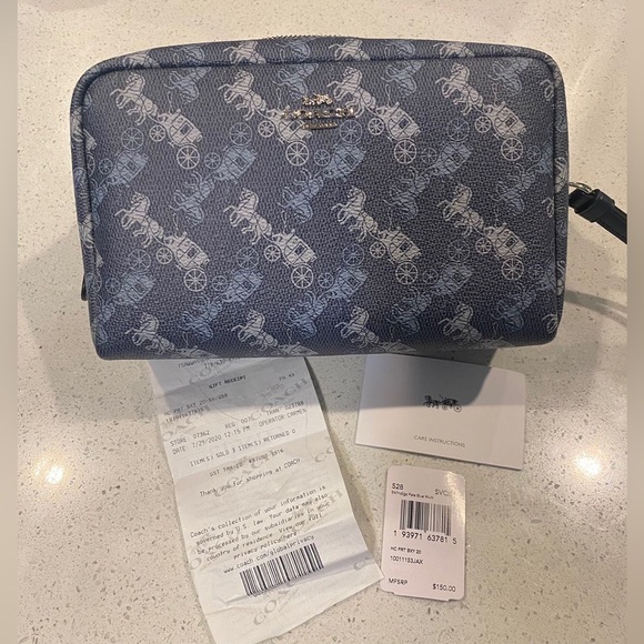 Authentic coach washbag - Picture 1 of 9